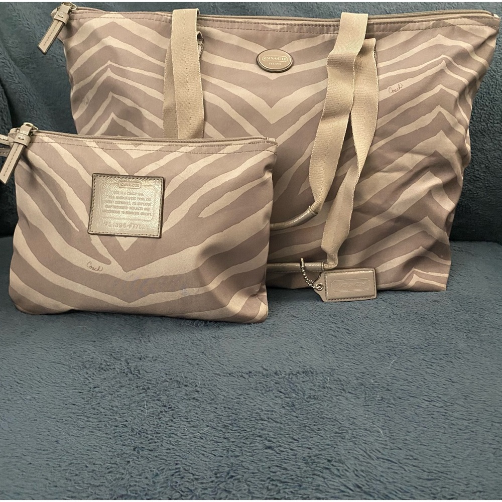 Coach signature C with makeup bag